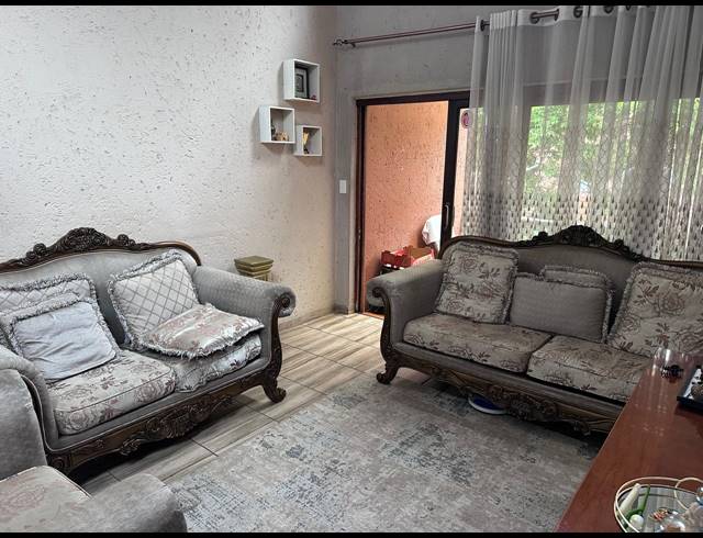 2 BEDROOM TOWNHOUSE FOR SALE IN SUNNINGHILL